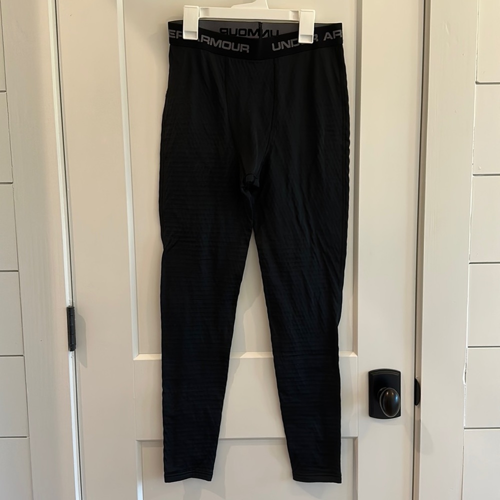 Under Armour YL fitted cold gear leggings